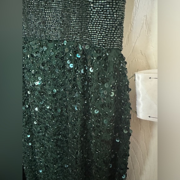 👗NWT! Mac Duggal Emerald Sequin & Bead Dress - Picture 9 of 15